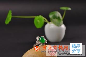 
	翡翠戒指也是要保養的
