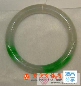 
	白底青翡翠是什么
