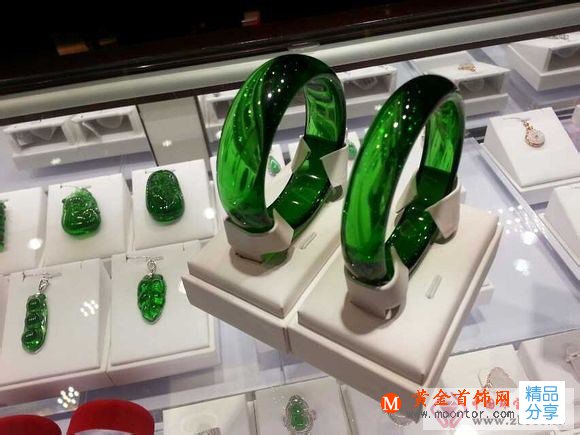 
	“冰翠 . 玻璃玉.蔥嶺玉”—天然玻璃和人造玻璃
