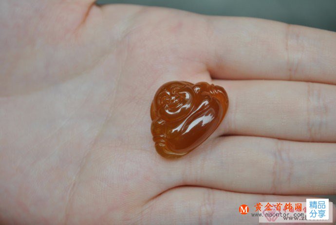 
	“涼水，不倒翁”--水鈣鋁榴石
