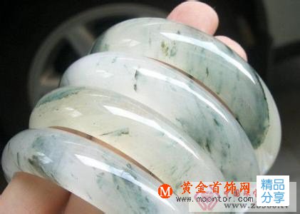 
	“水沫子”與翡翠如何區別開來

