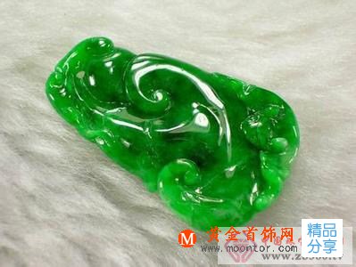 
	光綠色翡翠：綠中帶黃 寓意秋天豐收景象
