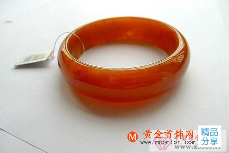 
	很多紅翡都存在一定的“水分”
