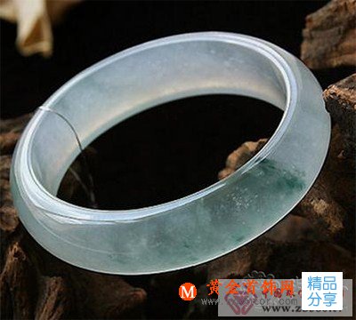 
	關于翡翠手鐲的底子灰
