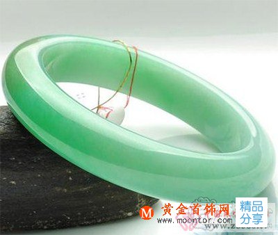 
	什么才是有珠寶感的翡翠手鐲
