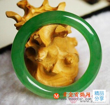 
	你知道嗎？選購翡翠應該首看水頭
