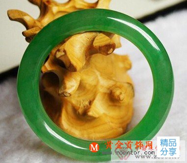 
	專家為大家支幾招挑選翡翠的技巧
