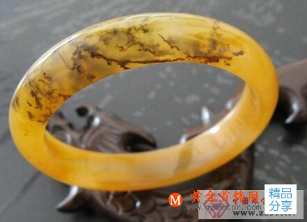 
	黃龍玉與天然的黃色翡翠(黃翡)如何分別？
