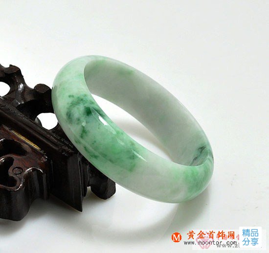 
	翡翠在材質上屬于玉么？
