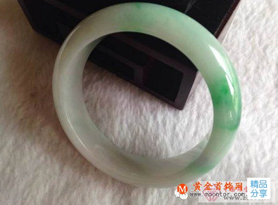 
	聚珍緣珠寶為您介紹：玉文化之手鐲的分類
