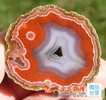 
	瑪瑙與玉石的區別
