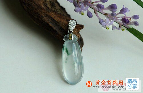 
	冰種飄花翡翠
