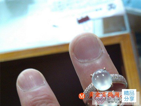 
	翡翠手鐲的戴法和含義

