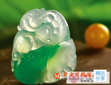 
	翡翠知識：翡翠切忌與酸堿長期接觸
