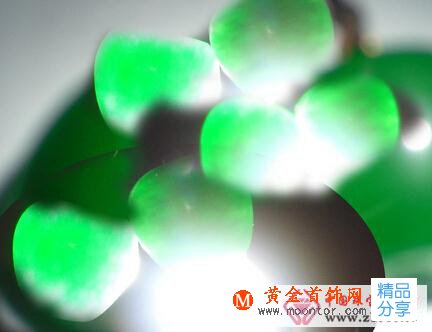 
	帝王綠翡翠
