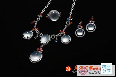 
	秋眉翡翠呈現多彩珍寶本色（圖）
