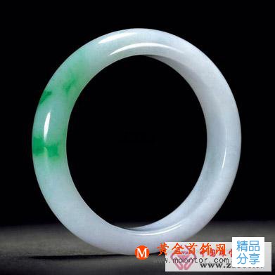 
	翡翠手鐲收藏細節
