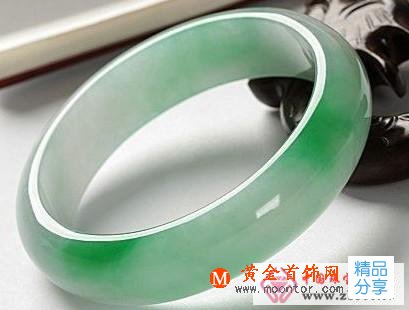 
	選購翡翠玉鐲的6個小竅門
