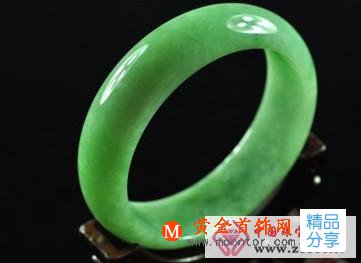 
	買家應該怎樣挑選翡翠

