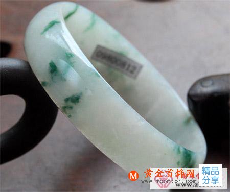
	如何選購天然翡翠a貨手鐲
