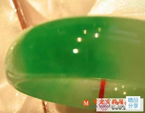 
	如何分辨翡翠的色
