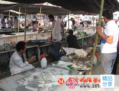 
	南陽鎮平和田碧玉批發市場現場情景（組圖）
