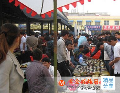 
	南陽鎮平和田碧玉批發市場現場情景（組圖）
