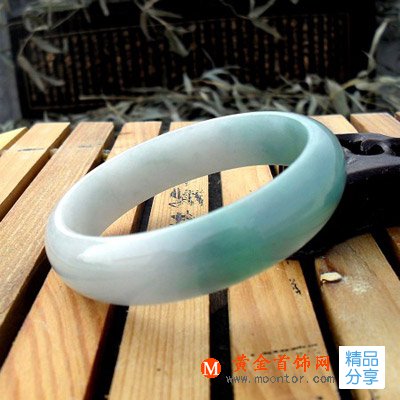 
	在玉石行業里什么叫“地”？ 
