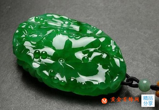 
	素面翡翠和雕花翡翠，誰更勝一籌？
