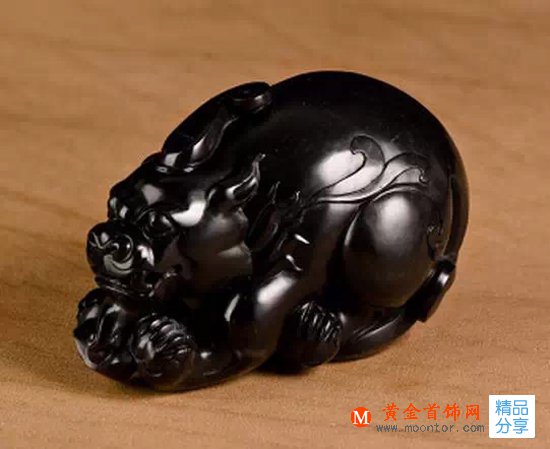 
	和田墨玉，指的是新疆和田玉中的一個名貴品種之一
