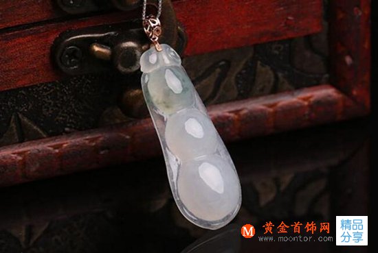 
	鍍膜翡翠和天然翡翠該如何區別？兩者的鑒別方法你注意到了沒
