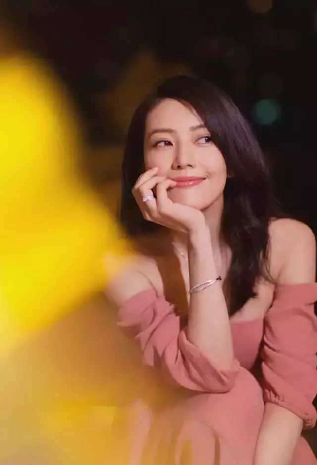 手鐲手串可以同時戴到左手嗎？手鐲手串戴左手還是右手好？