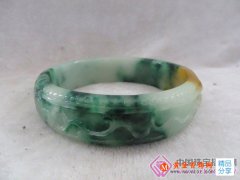 
	翡翠手鐲俘獲萬千芳心
