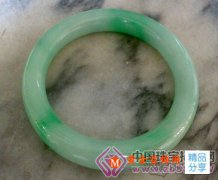 
	關于花青種手鐲的翡翠知識
