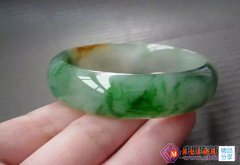 
	做飯的時候就別戴翡翠了！不然......
