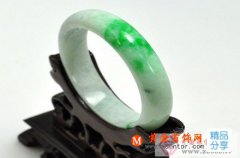 
	關于簡潔雕工的翡翠知識
