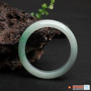 
	翡翠手鐲和玉手鐲的區別
