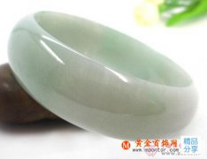 
	翡翠手鐲歷來受到人們愛戴與收藏
