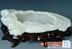 
	美艷不可方物的羊脂白玉
