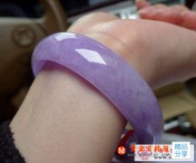 
	怎樣選擇紫羅蘭翡翠手鐲
