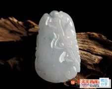 
	選擇翡翠要看玉質
