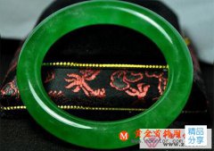 
	怎么選購翡翠手鐲
