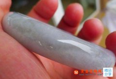 
	翡翠的瑕疵有哪些？翡翠石紋又何嘗不是一種缺陷美呢
