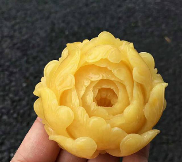 雞油黃蜜蠟帶久了變色，這是怎么回事？