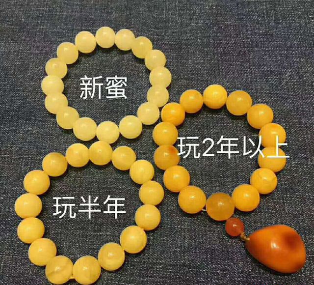 雞油黃蜜蠟帶久了變色，這是怎么回事？