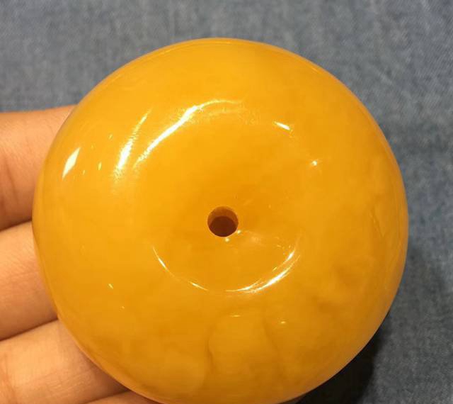 白花蜜蠟和雞油黃蜜蠟