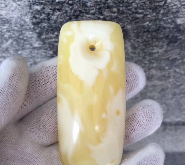 白花蜜蠟和雞油黃蜜蠟