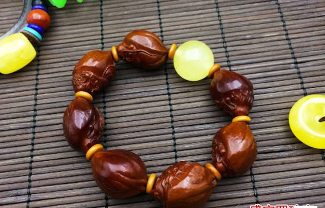 嫌橄欖核配蜜蠟不夠驚艷，要不試試這樣搭！