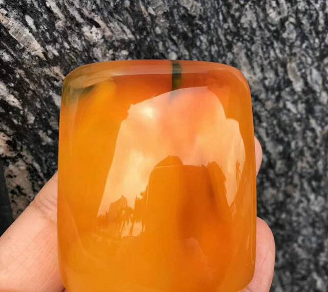 蜜蠟烤色和天然什么區別，很多時候也是為了迎合市場的需求！