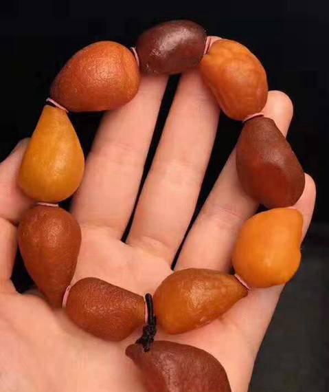 蜜蠟戴久了有什么變化，變與不變都是因為愛！